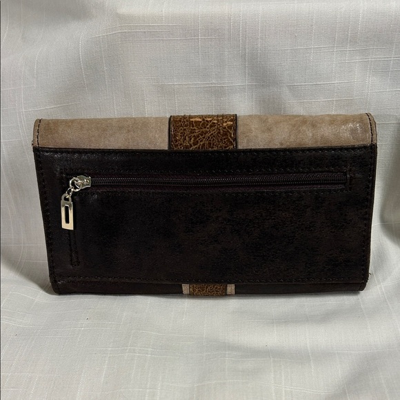 Guess Tri-Tone Wallet - Picture 2 of 8